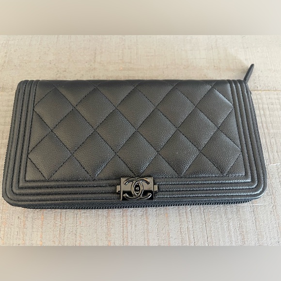 CHANEL So Black Caviar Quilted Wallet - Picture 3 of 9
